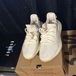 yeezy 350 cream white/ triple white size 8 only worn once